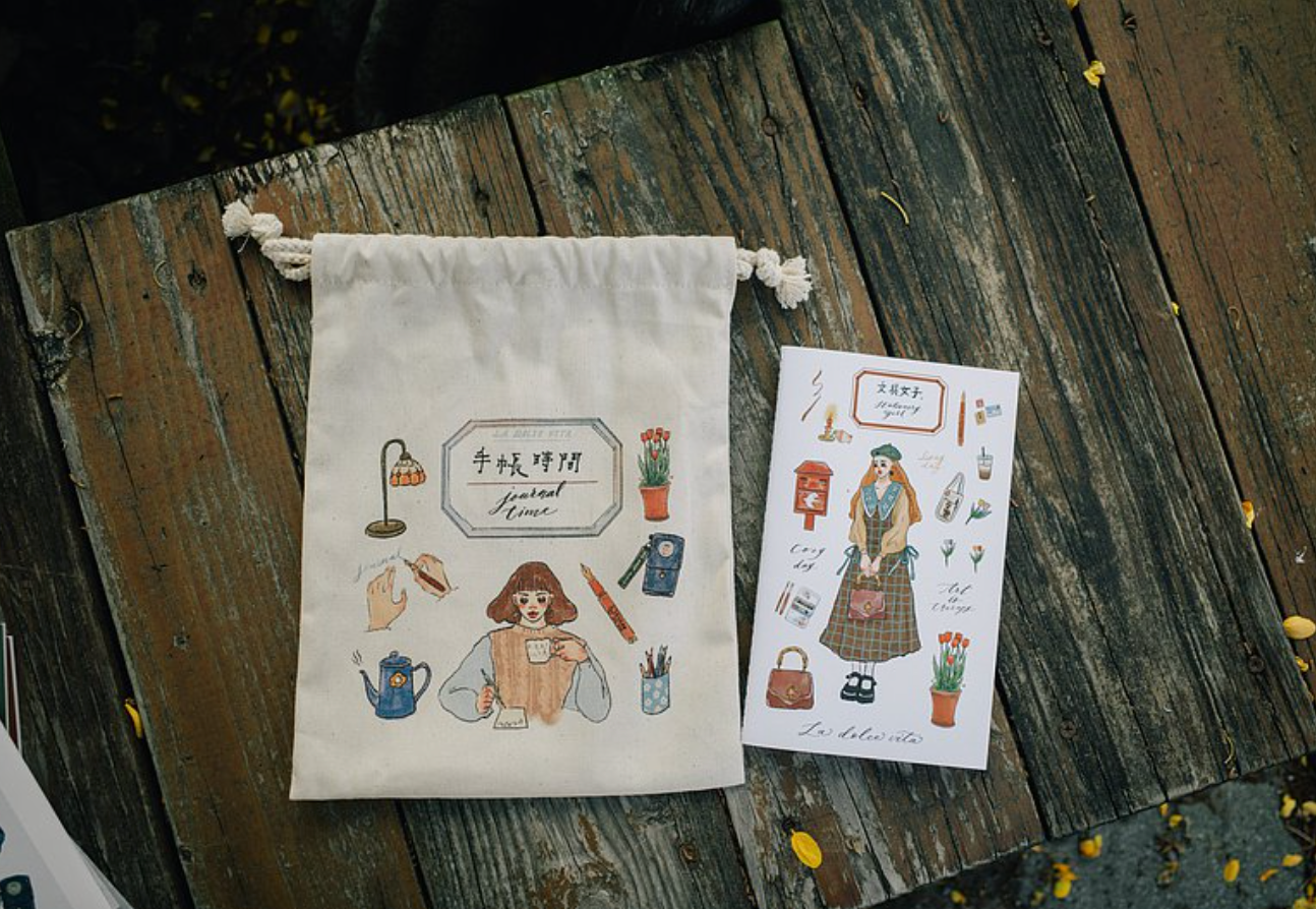La Dolce Vita Notebook: Stationery Girl