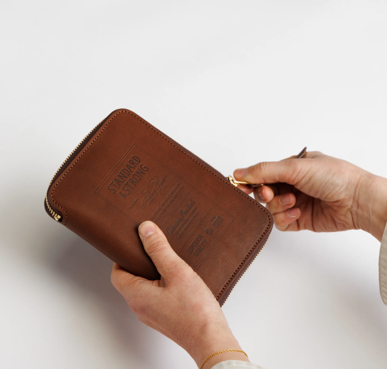 The Superior Labor: Stamped Series Zip Organizer A6 (Black)