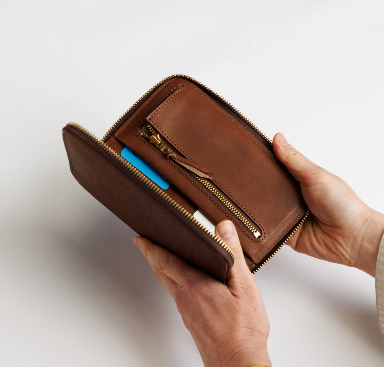 The Superior Labor: Stamped Series Zip Organizer A6 (Black)