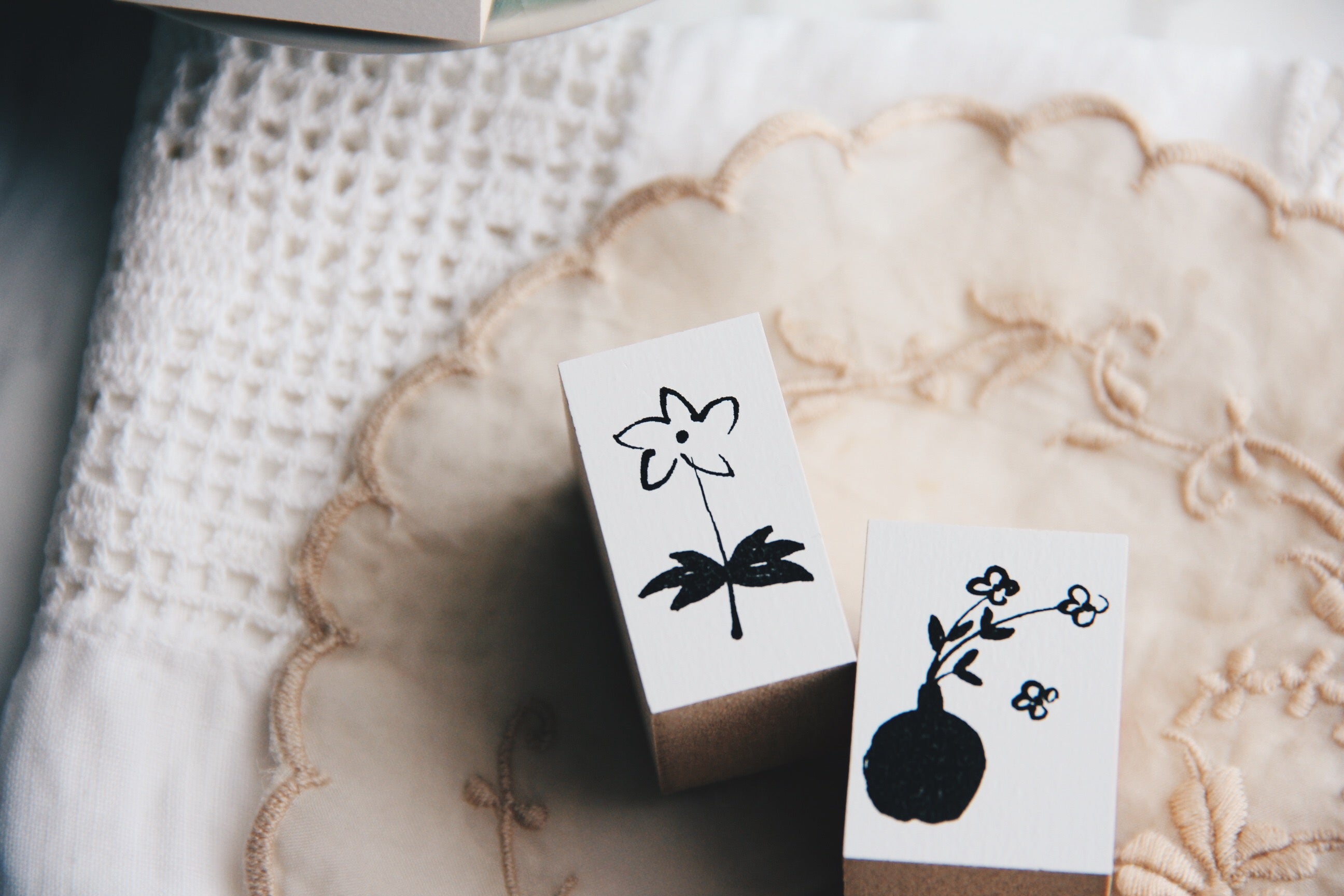 Nico Neco Original Japanese White Flowers Rubber Stamp - Smidapaper Ikigai Shop