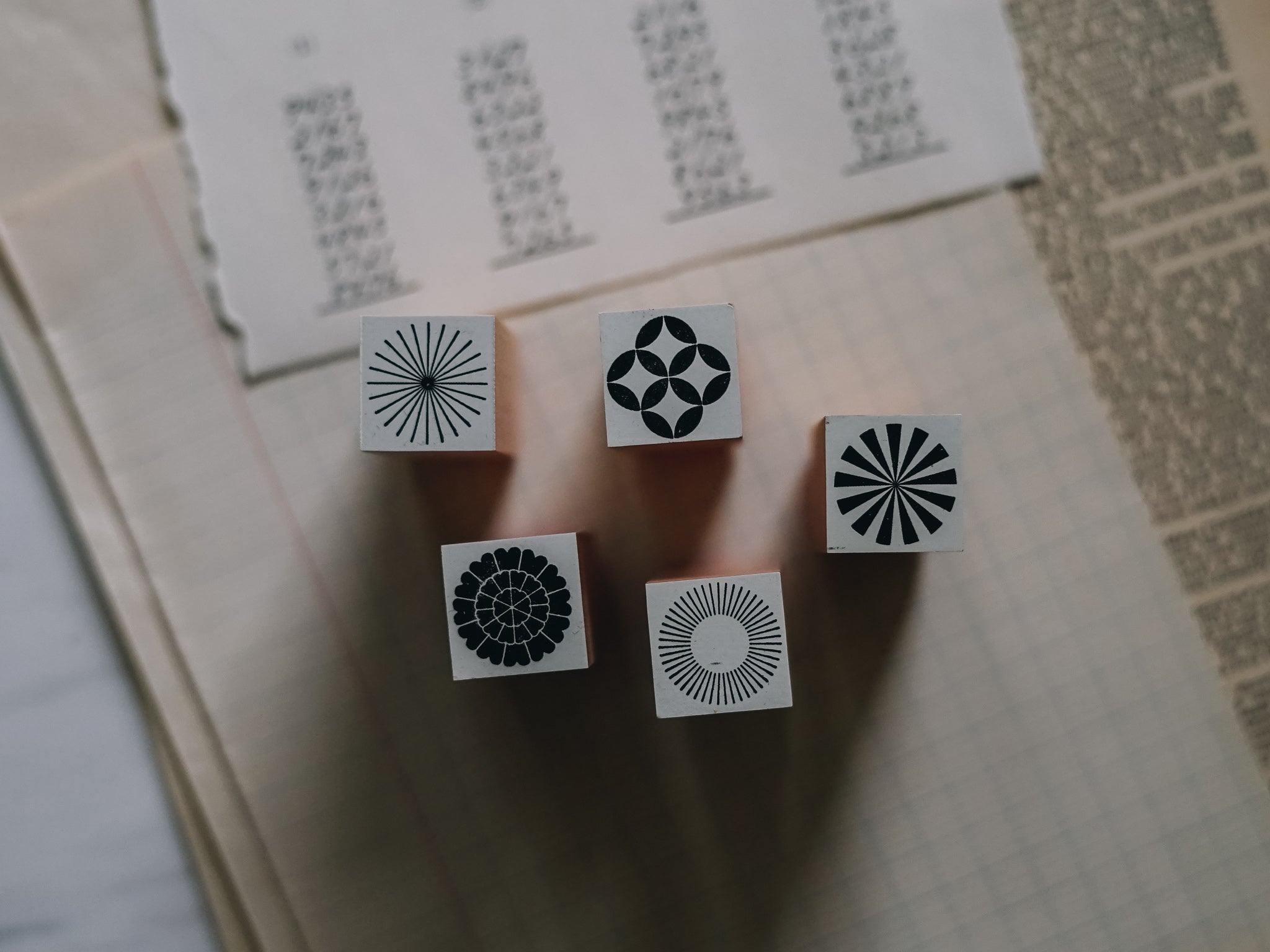 Osco Labo Circle Mukou-Yamabuki Rubber Stamp - Smidapaper Ikigai Shop