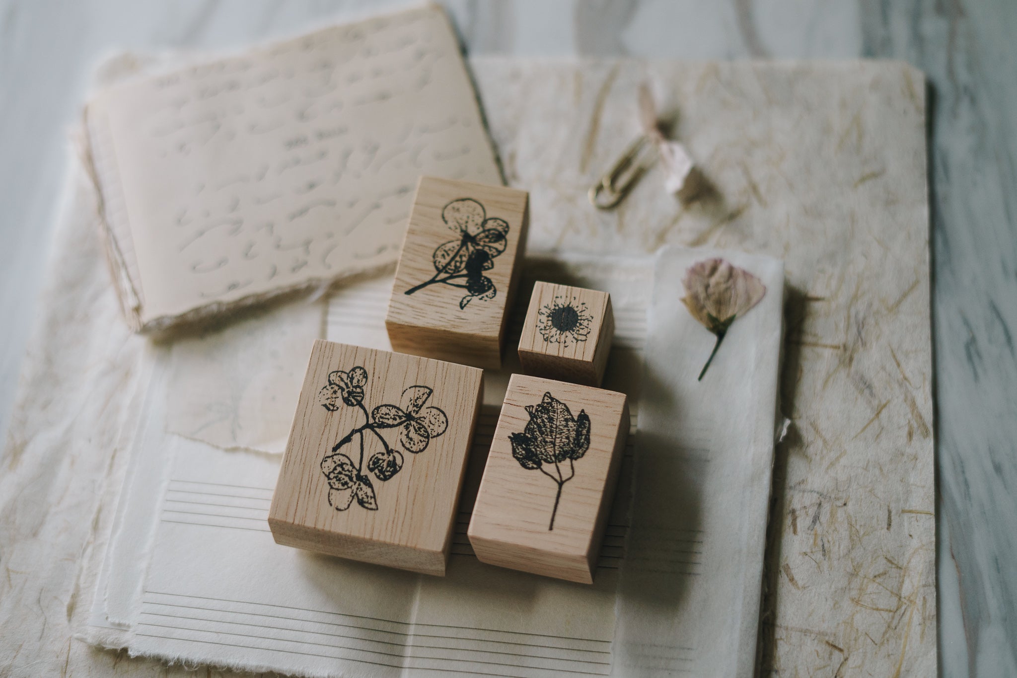 Pressed Flower Rubber Stamp: E - Smidapaper Ikigai Shop