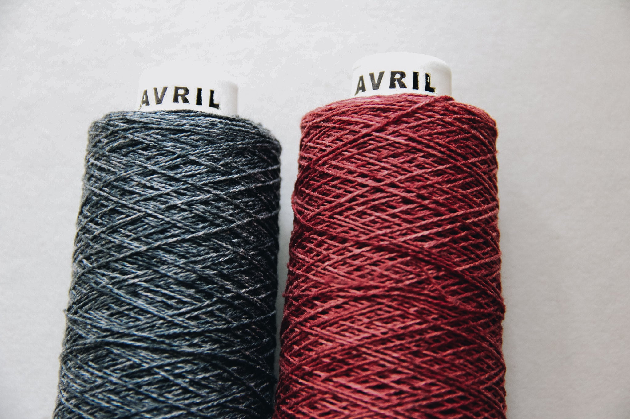 Avril Speck Yarn (2 Colours) - Smidapaper Ikigai Shop