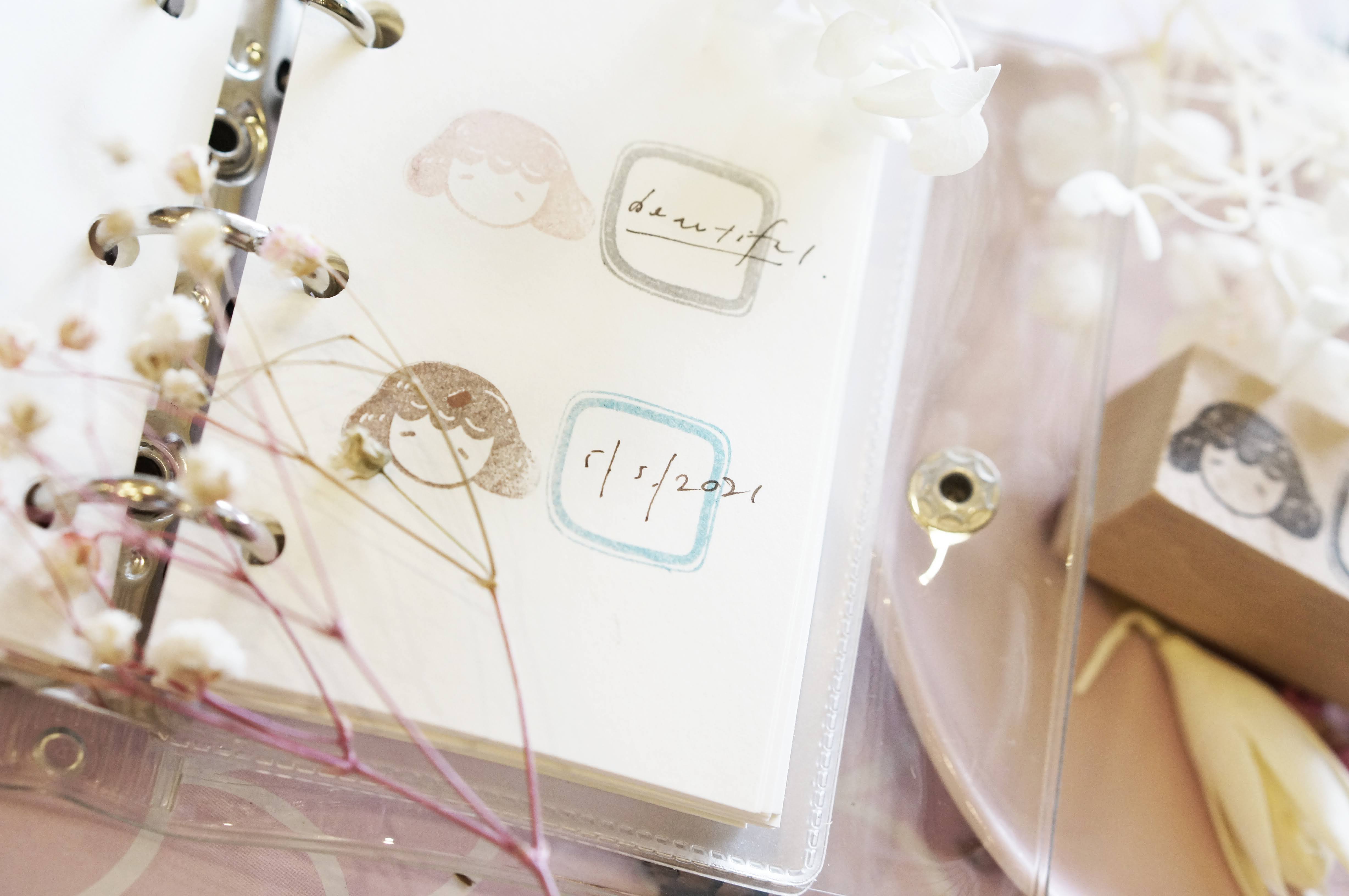 Kami Kami- Mini Frame: Girl with Square Frame Rubber Stamp - Smidapaper Ikigai Shop