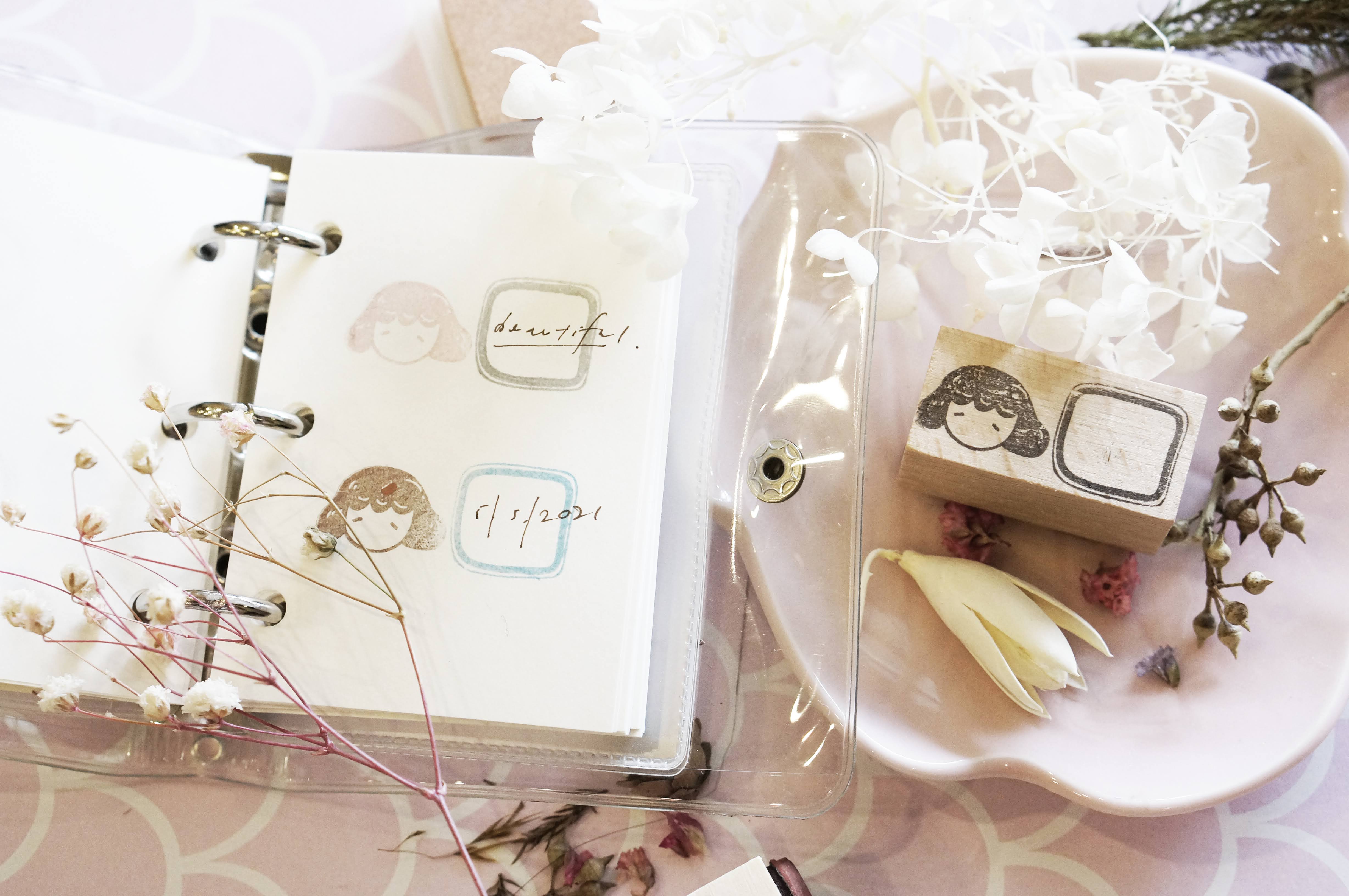 Kami Kami- Mini Frame: Girl with Square Frame Rubber Stamp - Smidapaper Ikigai Shop