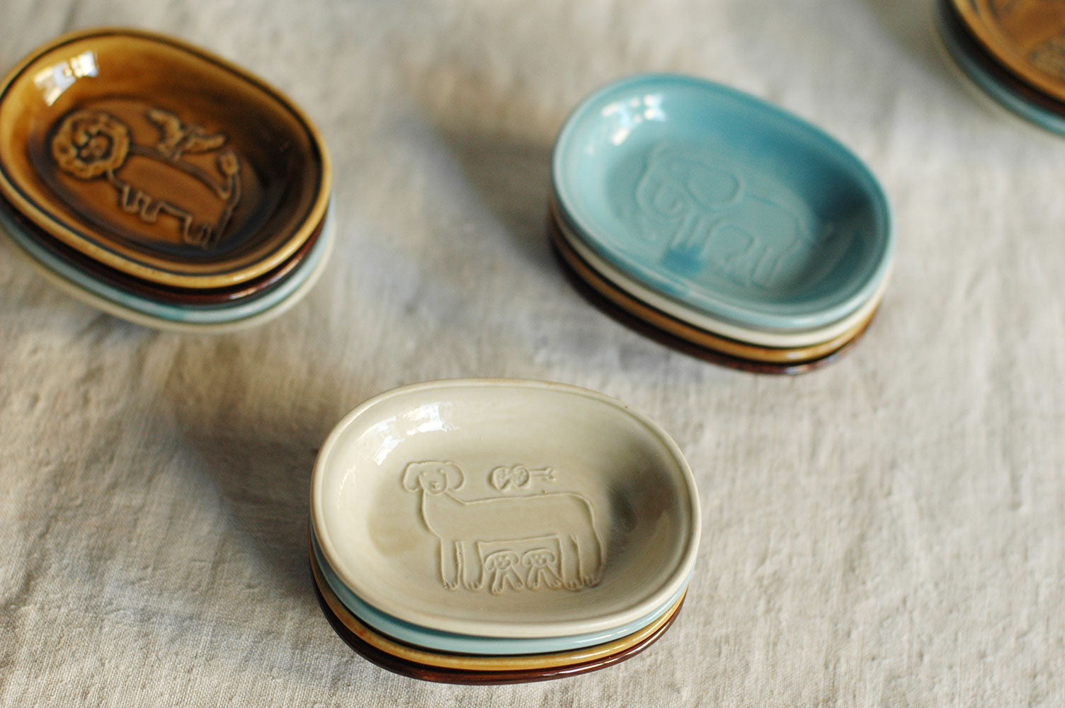 Classiky Toranekobonbon Oval Small Dish: Lion (2 colours) - Smidapaper Ikigai Shop