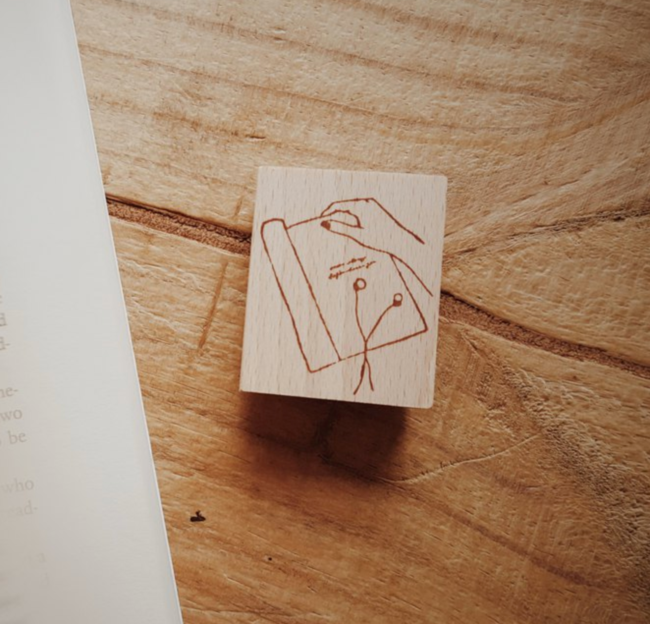 Yeoncharm Reading Rubber Stamp - Smidapaper Ikigai Shop