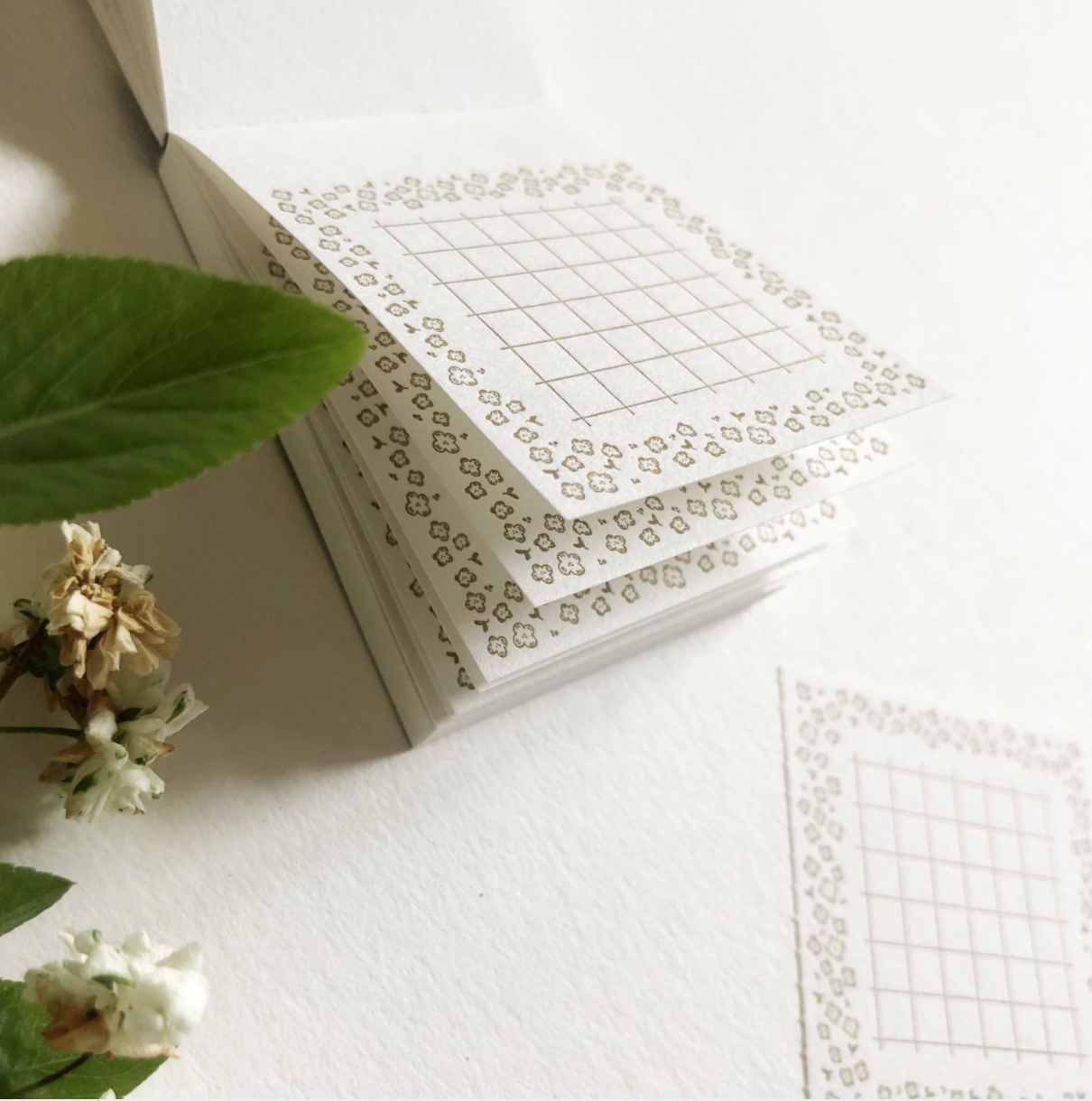 Nico Neco x Oeda Letterpress Label Book: Hana(花） - Smidapaper Ikigai Shop
