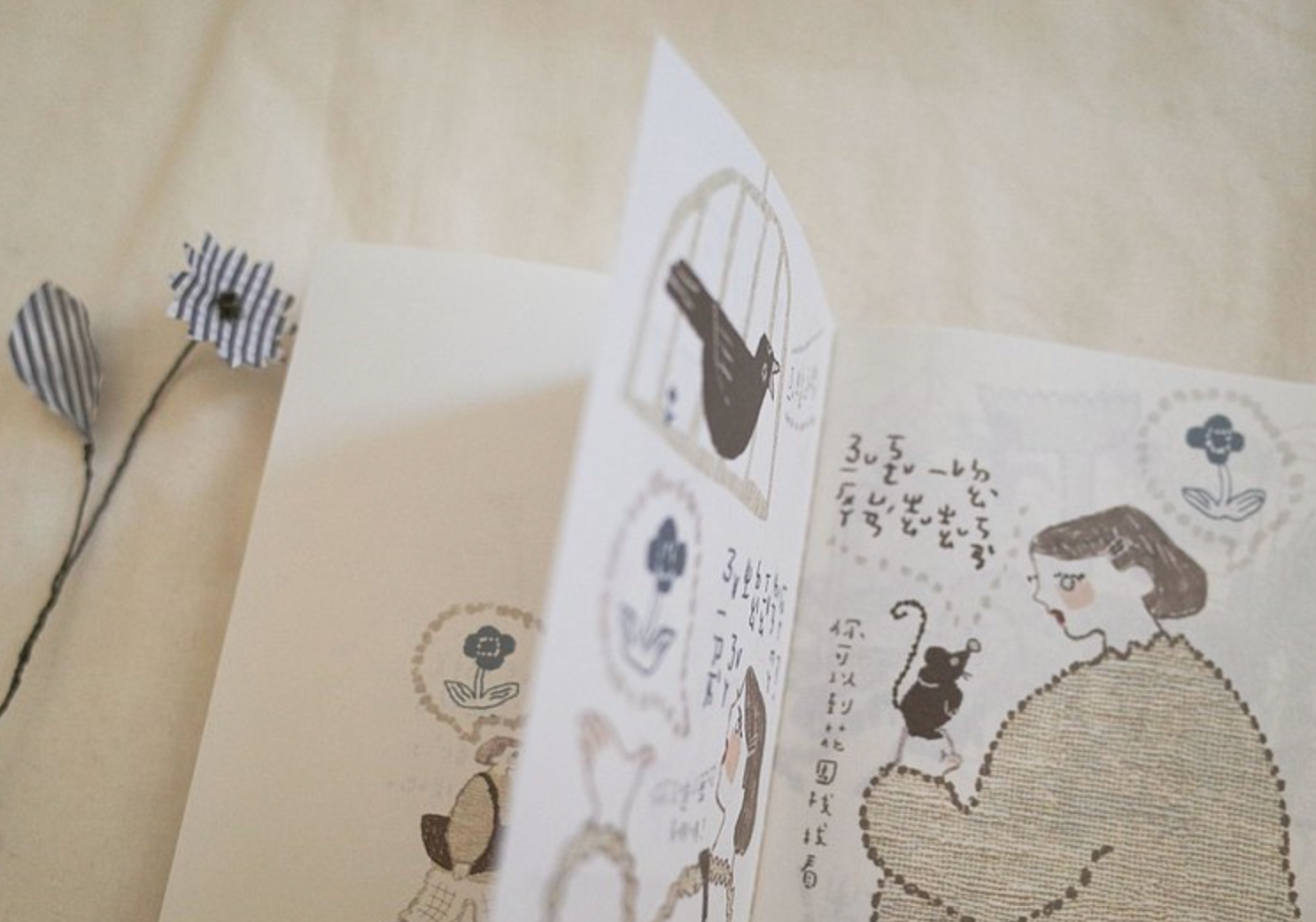 Misshoegg The Little Flower Paper Book (Zine) - Smidapaper Ikigai Shop