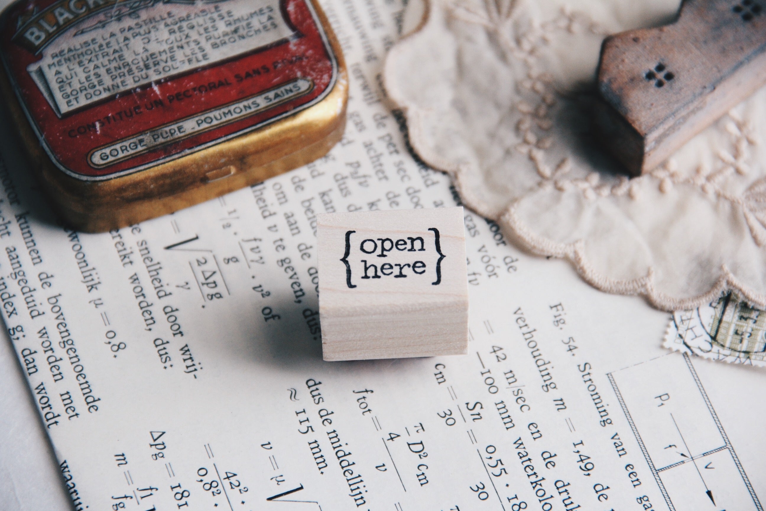 Catslife Press Open Here Rubber Stamp - Smidapaper Ikigai Shop