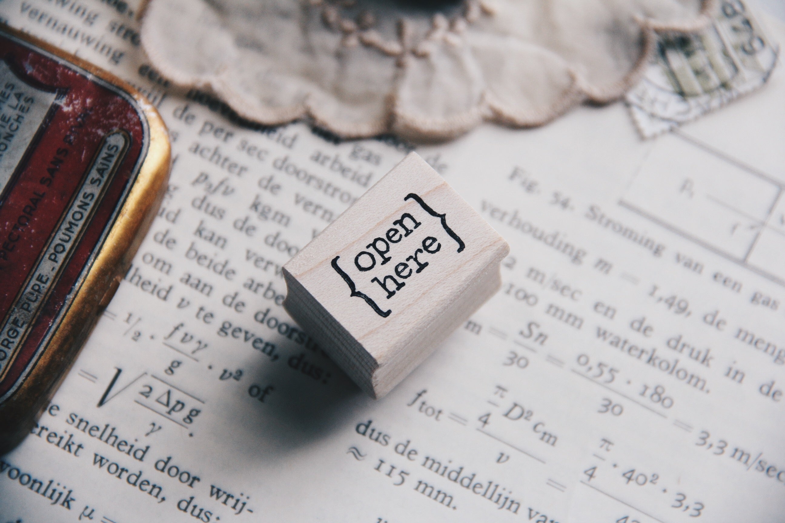 Catslife Press Open Here Rubber Stamp - Smidapaper Ikigai Shop