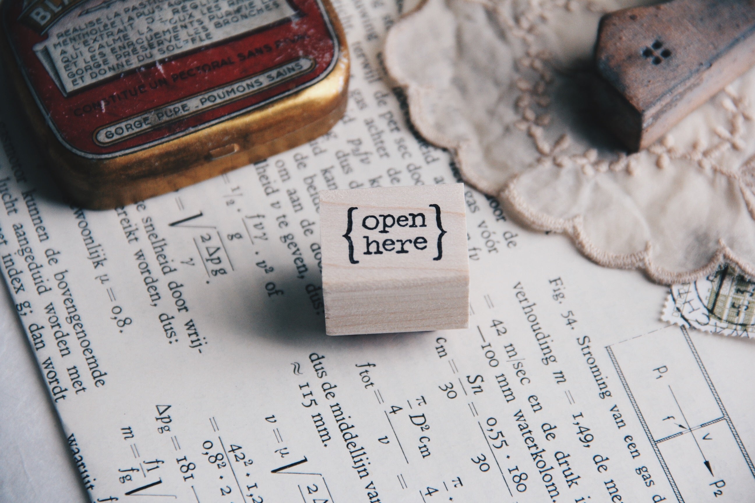 Catslife Press Open Here Rubber Stamp - Smidapaper Ikigai Shop