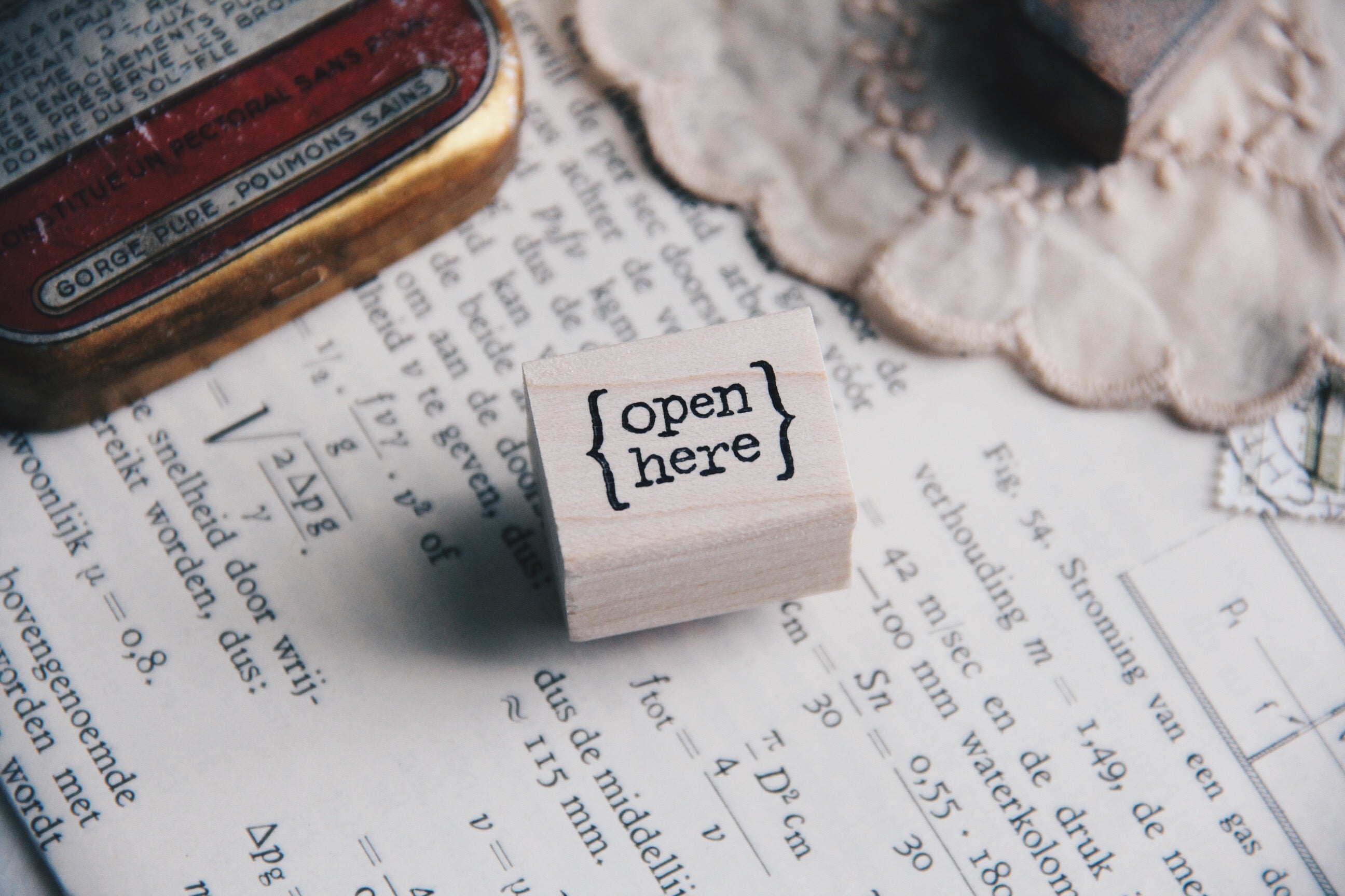 Catslife Press Open Here Rubber Stamp - Smidapaper Ikigai Shop